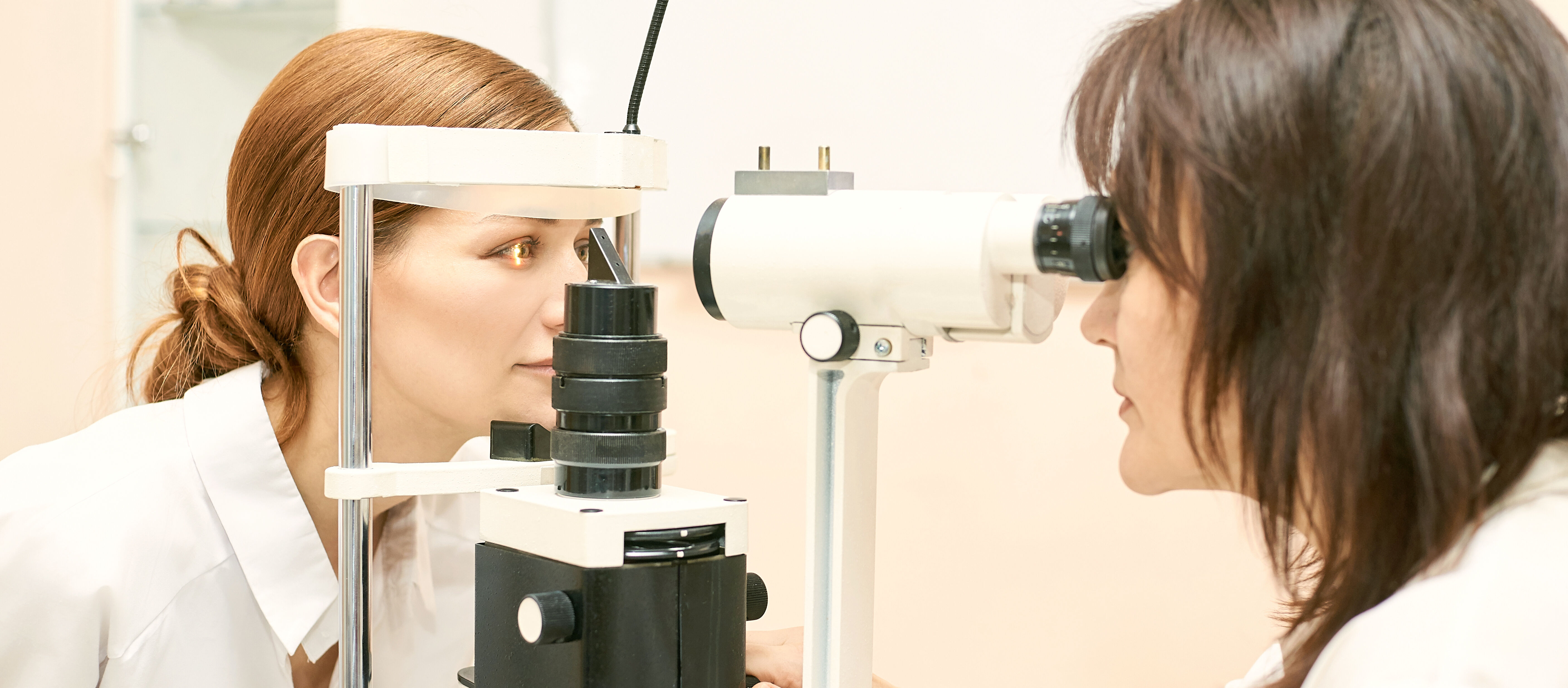 The slit lamp examination