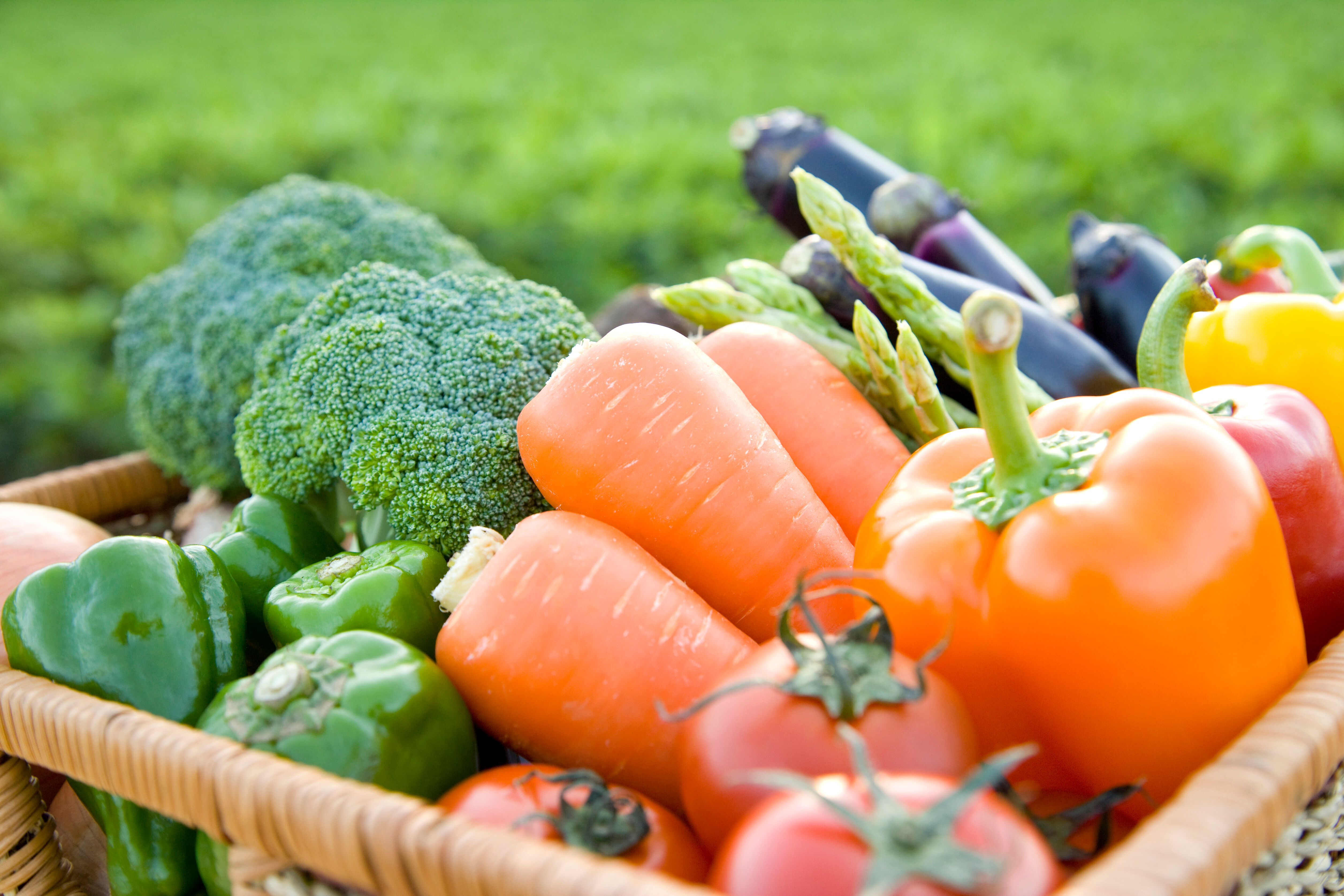 Basket of vegetables that are good for the eyes